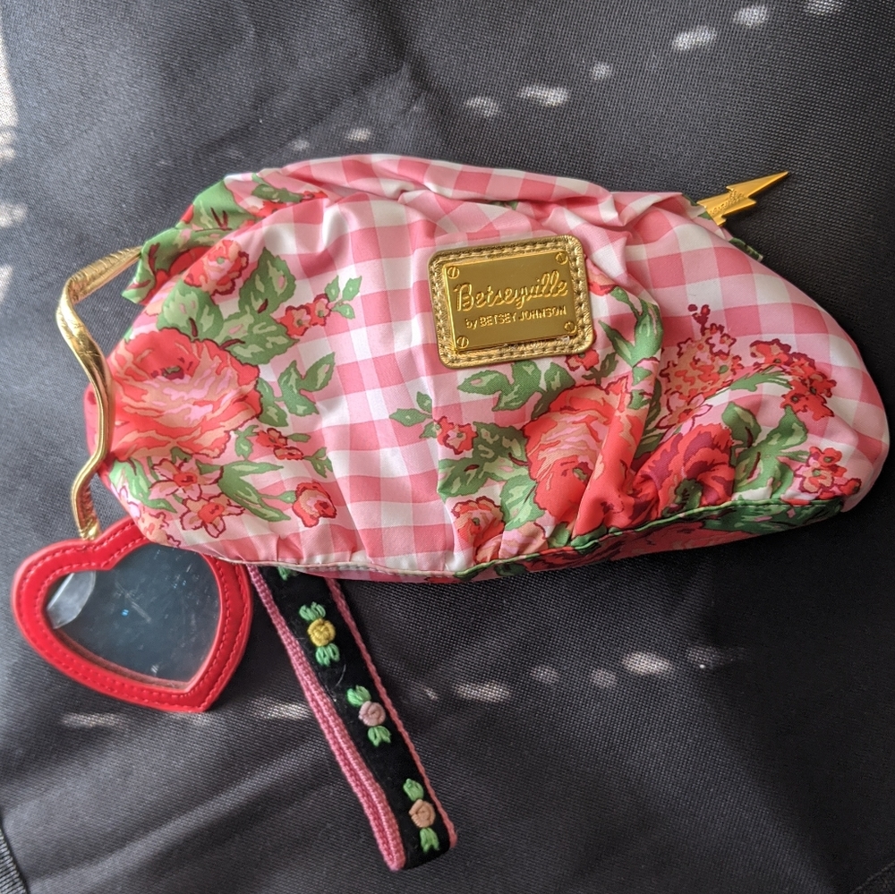New w/o Tags Betsy Johnson Floral Clutch Bag